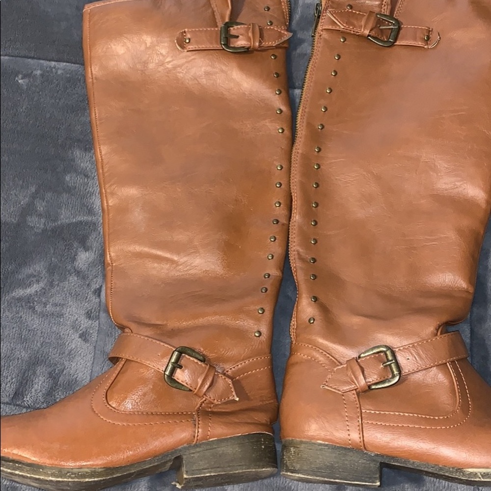 Tall riding boots